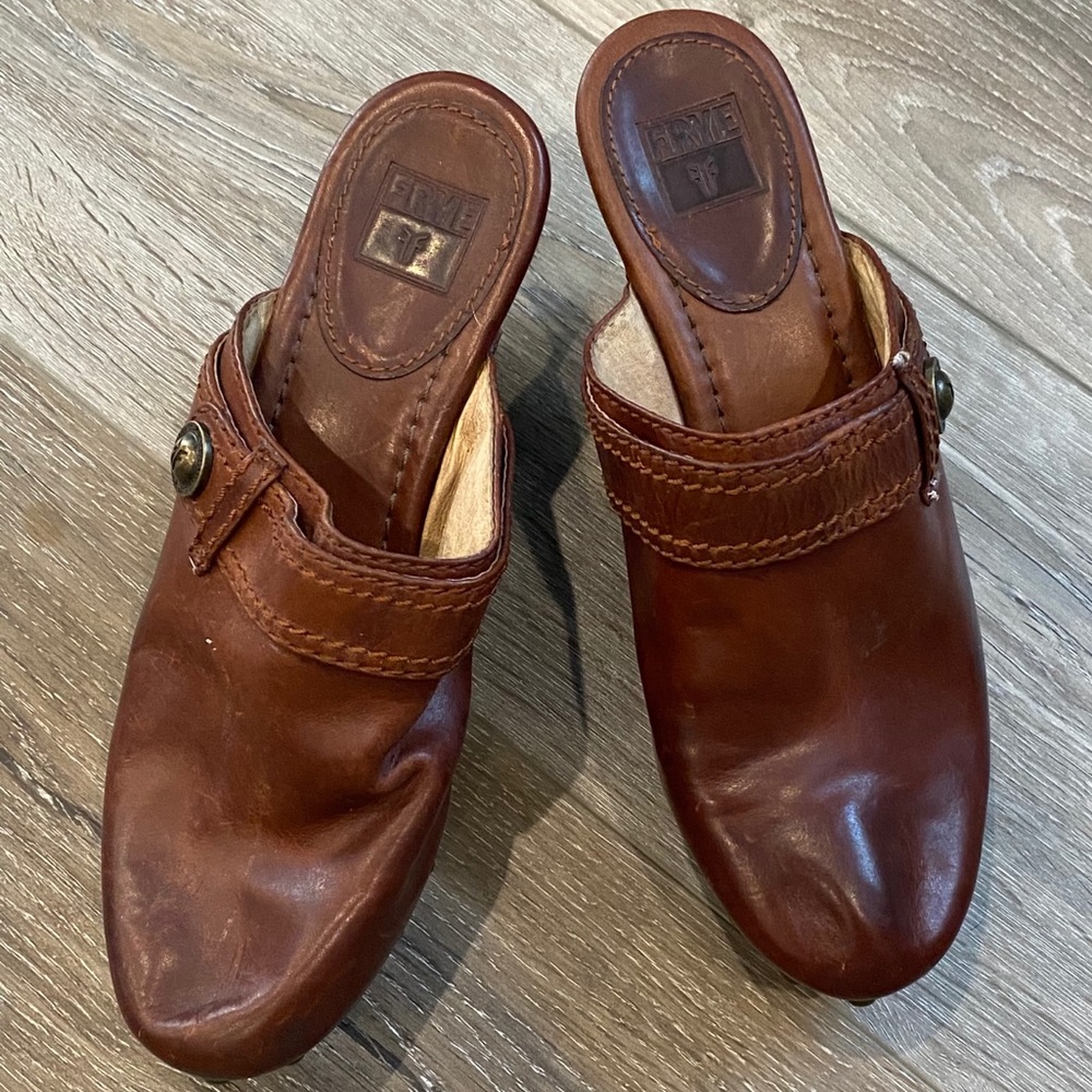Frye Leather sup on clogs